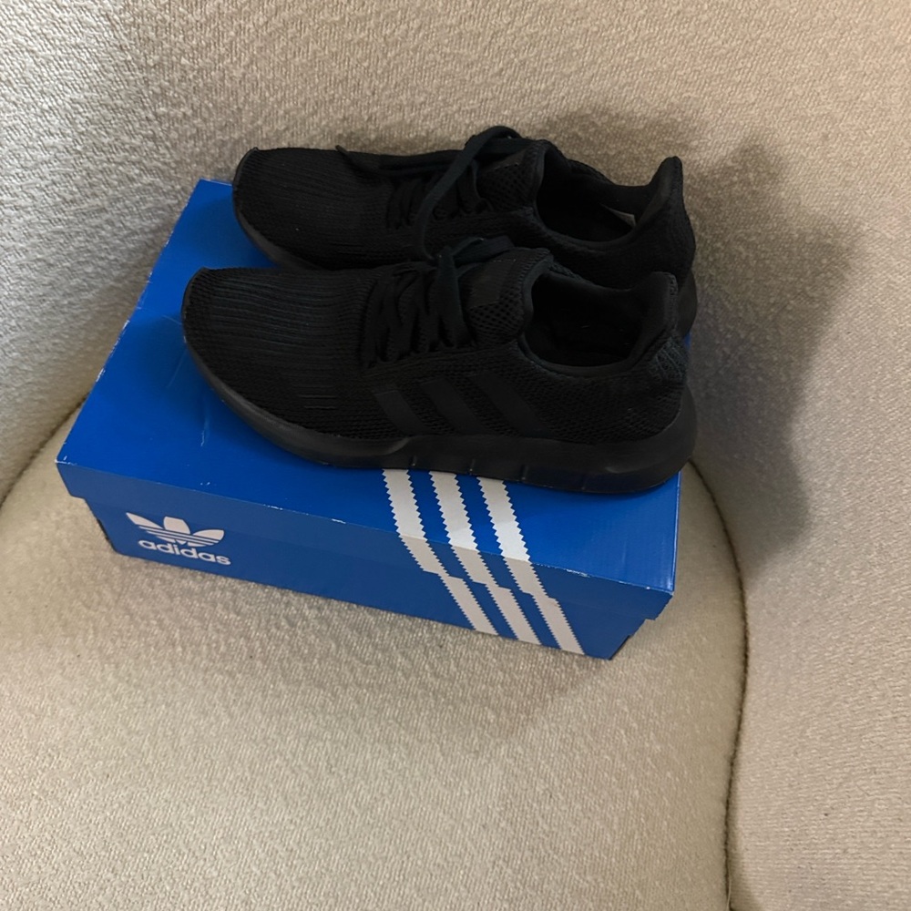 Adidas Men's Black Knit Sneakers